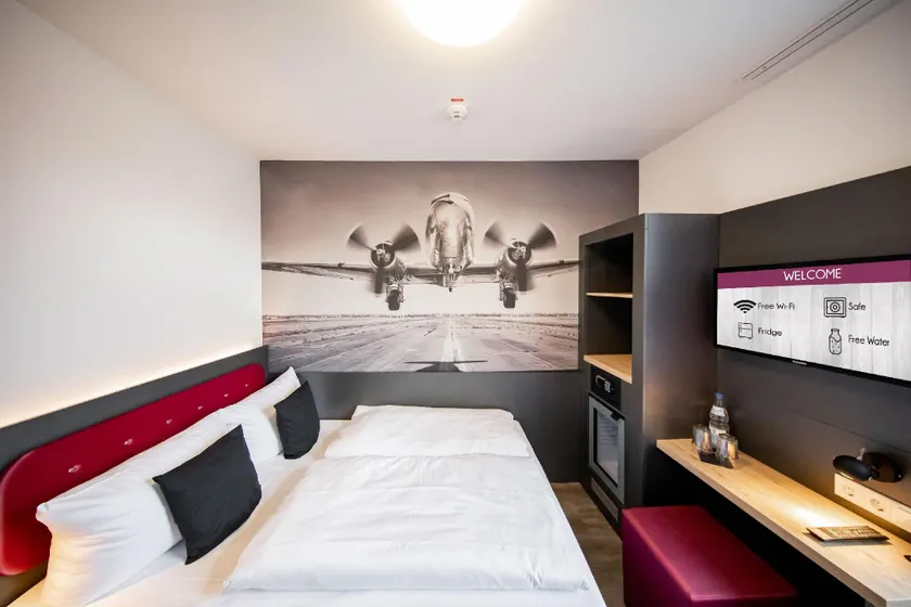 SMARTY Airport Cologne Hotel - KONTAKTLOSER SELF CHECK-IN - Image 1