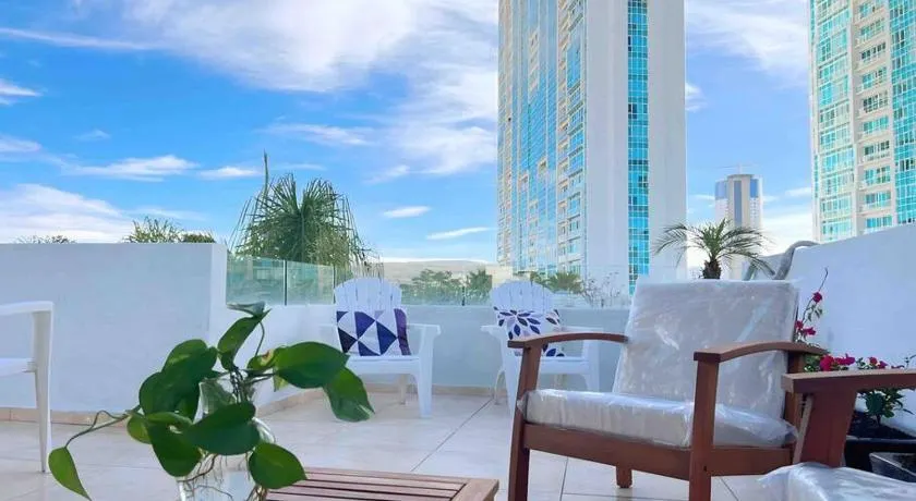 Luxury home, Jacuzzi/Rooftop, King, A/C, Netflix - Image 1