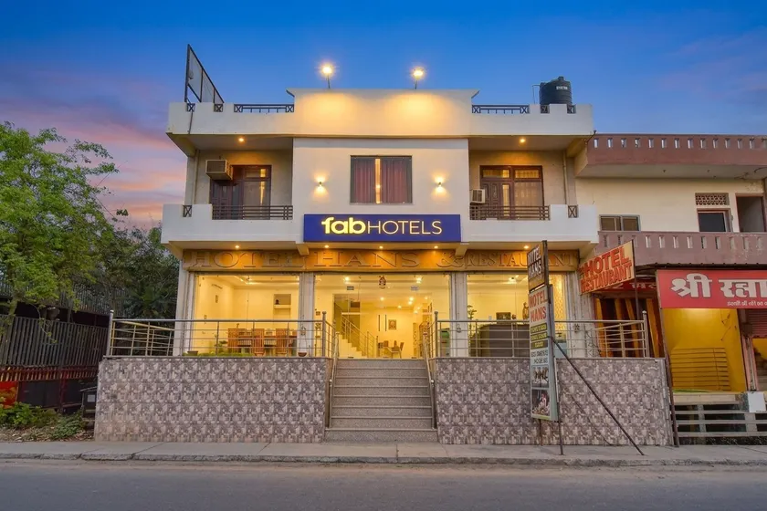 FabHotel Hans - Image 1