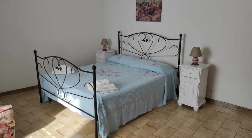 Casa di Anna a Maratea, graziosa e accogliente con spazio esterno privato, servito di bus per le spiagge - Image 1