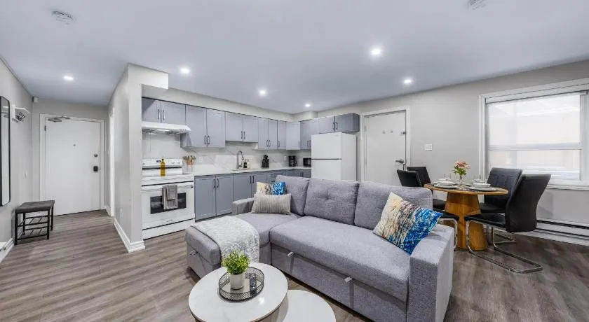 Casa Hotels College Prime Suite Near Trinity Bellwoods & Little Italy - Image 1