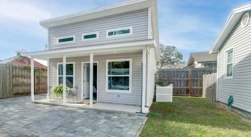 Jacksonville Hideaway Modern Unit - Image 1