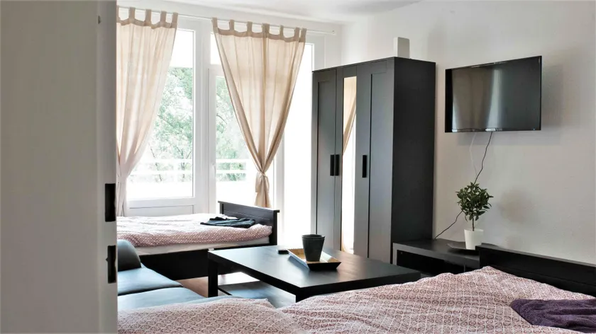 Apartment Dusseldorf 10 - Image 1