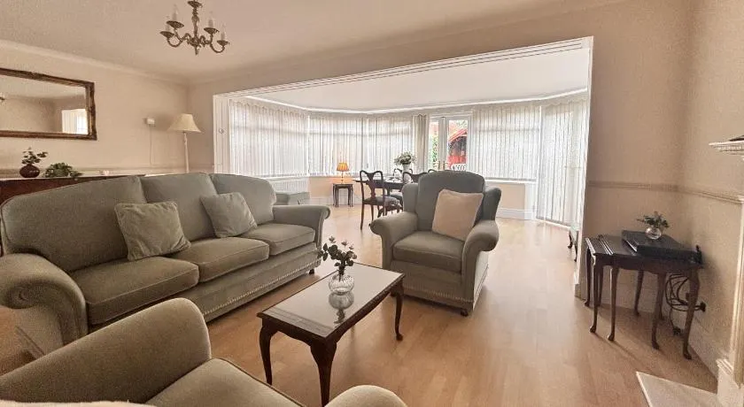 Spacious Home for Workers & Families - Quiet area - Image 1