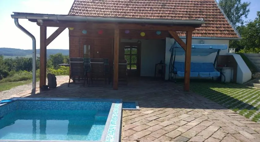 Pécsely apartman - Image 1