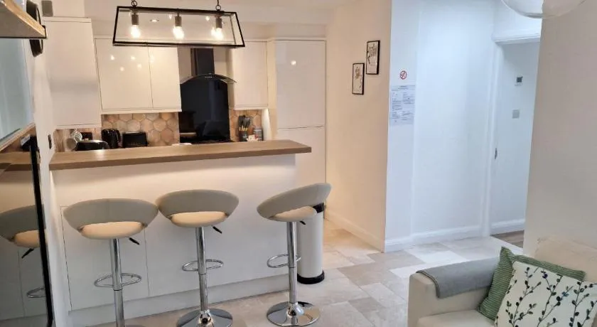 NEW 3 bedrooms Flat in Ashford near Heathrow - Image 1
