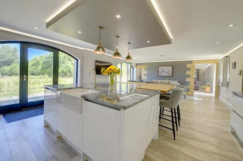 The Gatehouse- Luxury barn with optional hot tub - Image 1