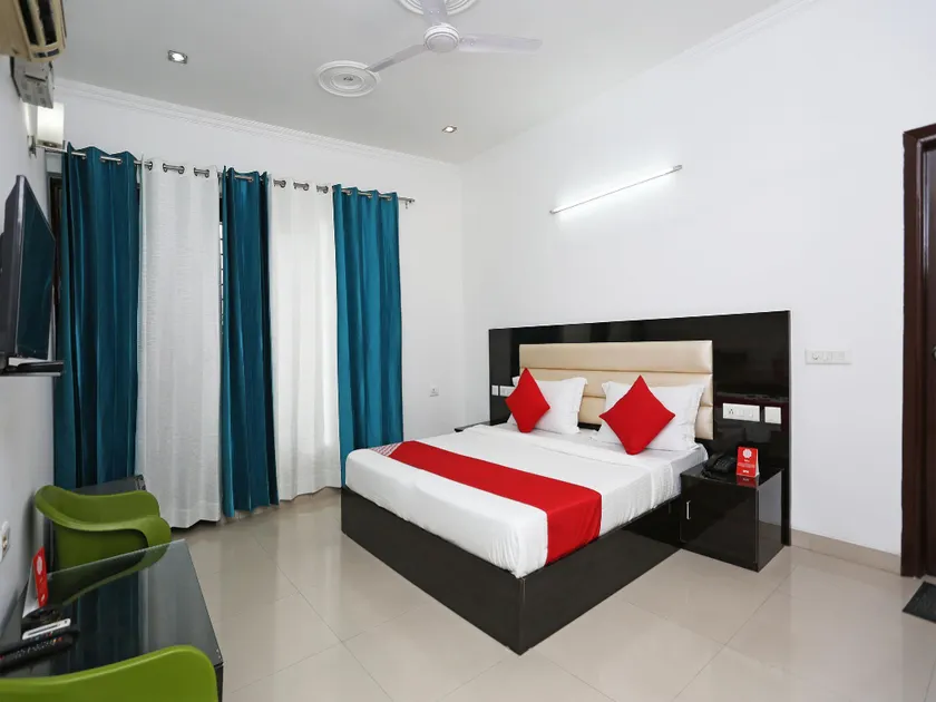 OYO 16449 Signature Stay's - Image 1