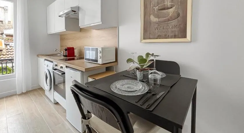 Appartement lumineux et moderne, proche transports - Image 1