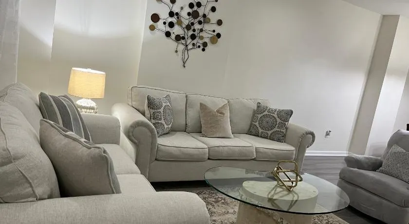 Cozy Home located in a prime area. - Image 1