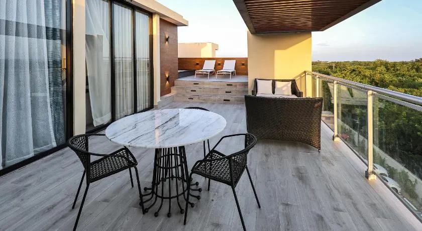 404 y 504 Luxurious PH with Jacuzzi near the Beach - Image 1