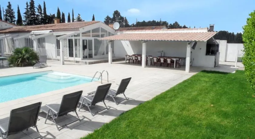 Villa charmante à Meynes avec piscine privée - Image 1