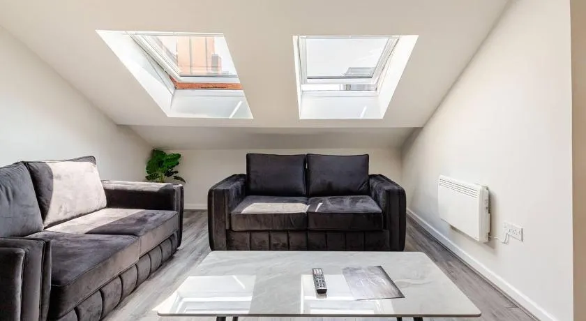 2-Bed Apartment with Sofa Bed, Sleeps up to 6, Perfect for Groups & Familie - Image 1