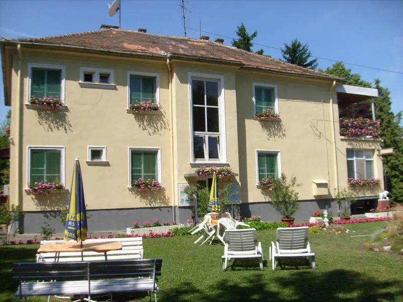 Balaton Apartmanház - Image 1