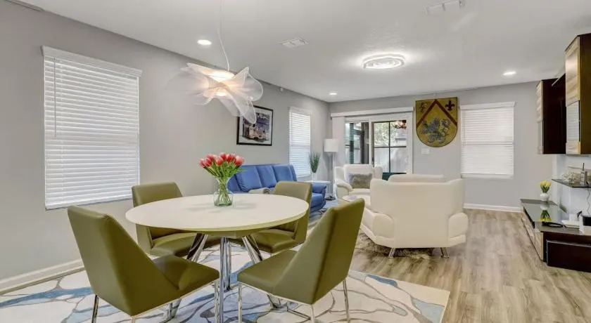 Sapphire Echo for 6 (convenient for downtown) - Image 1