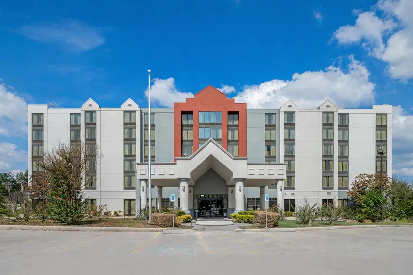 The IAH Houston Hotel - Image 1
