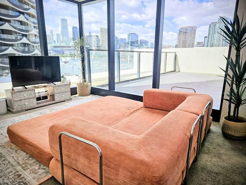 Luxury Marina Tower Stay Waterfront & City Views - Image 1