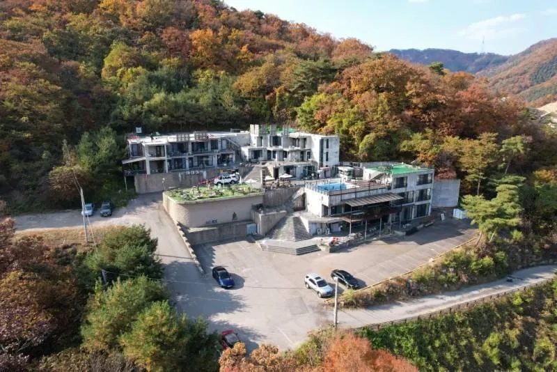 Yangju Gray Castle Pension - Image 1