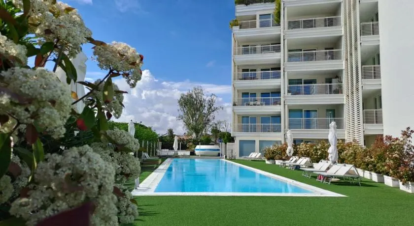 Marina Verde Resort Official - Image 1