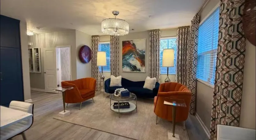 Elegant Conyers Townhouse with Manhattan Vibe - Image 1