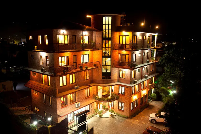 Royal Astoria Hotel - Image 1