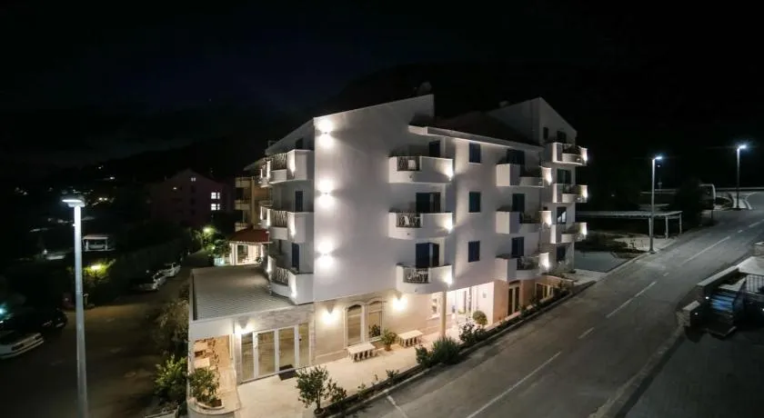 HOTEL IVANDO - K&S - Image 1