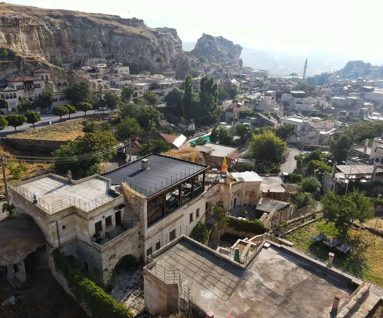Canyon Cave Hotel - Image 1