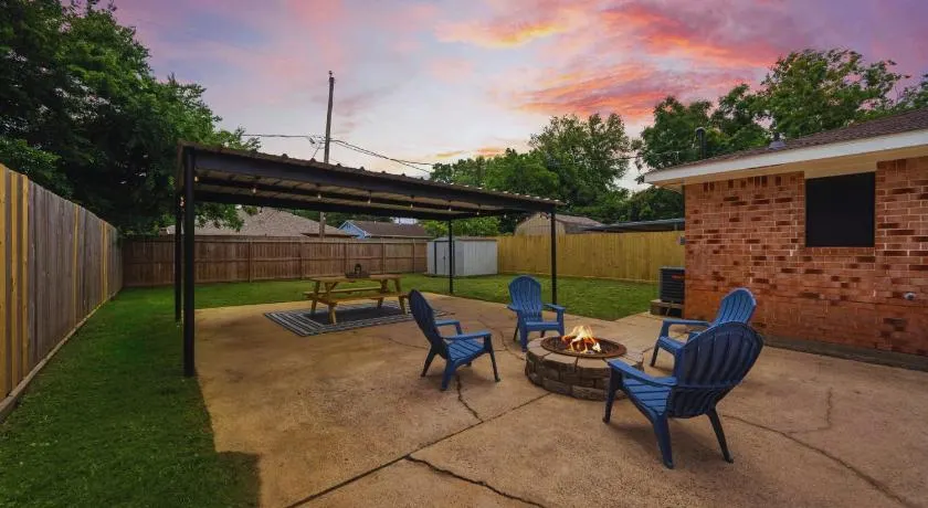 Seabrook Sanctuary Cozy 3BR Home Perfect for Families Privacy & Comfort Galore - Image 1