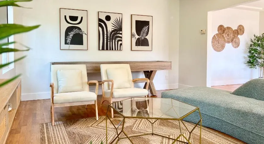 Modern Boho Oasis - Fast Wifi & Shuffleboard! - Image 1