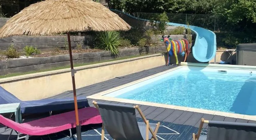 Chambres dans maison avec piscine - Image 1