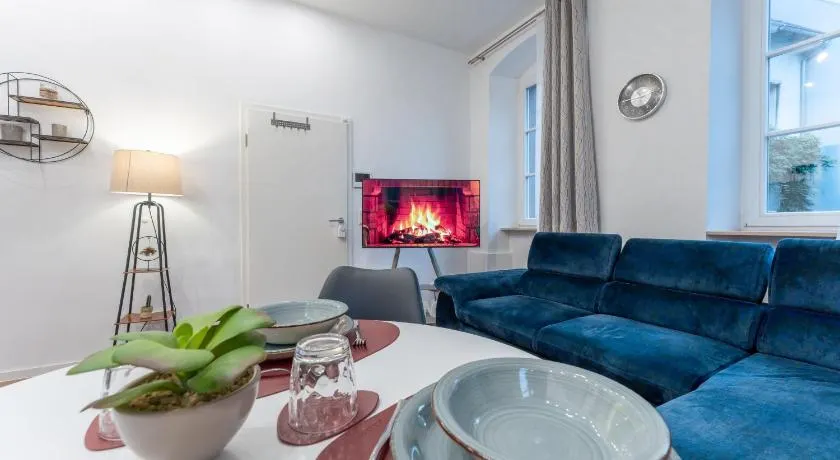 LiT LiVING - Luxus - Box SprIng - WH Old Town - Parking - Image 1