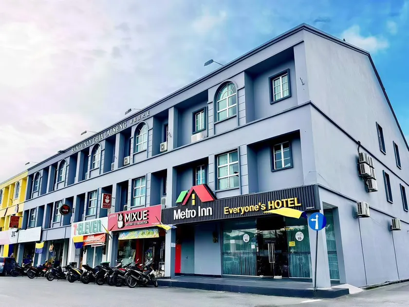 Metroinn Hotel - Image 1