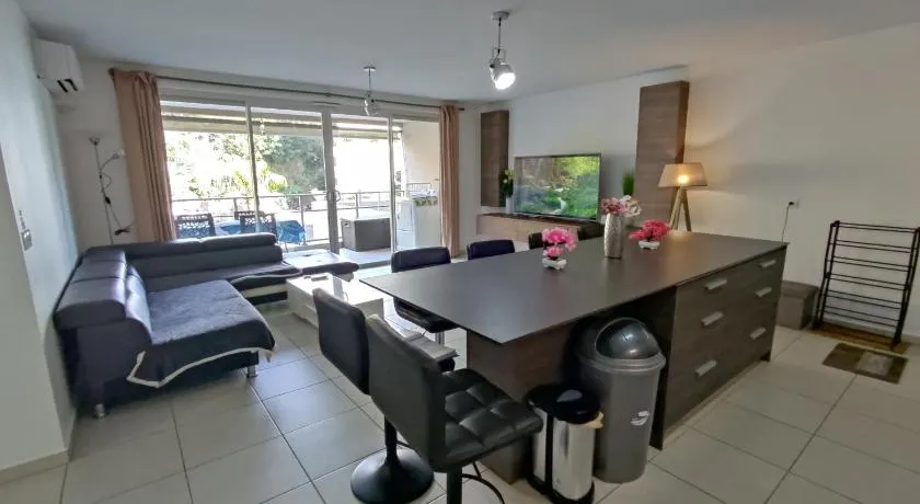 Elégant F3 à la Villa Stencer, Papeete, calme climatisé et spacieux - Image 1