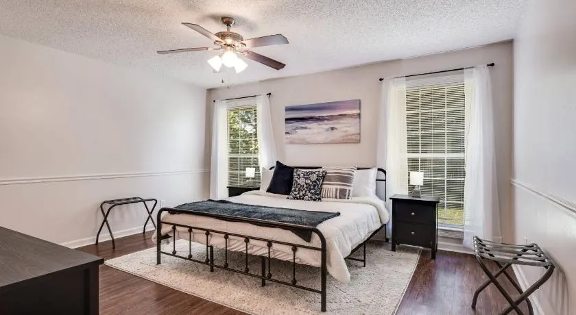 Bermuda Drive Abode - Image 1