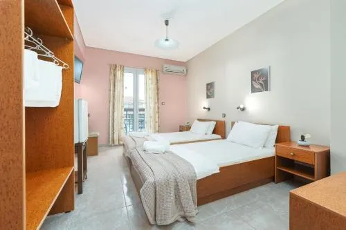 Hotel Must - Image 1