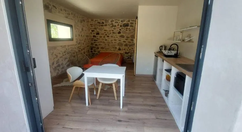 La grange studio à 100 mètres du lac et 30 mètres de la piste cyclable N2 - Image 1