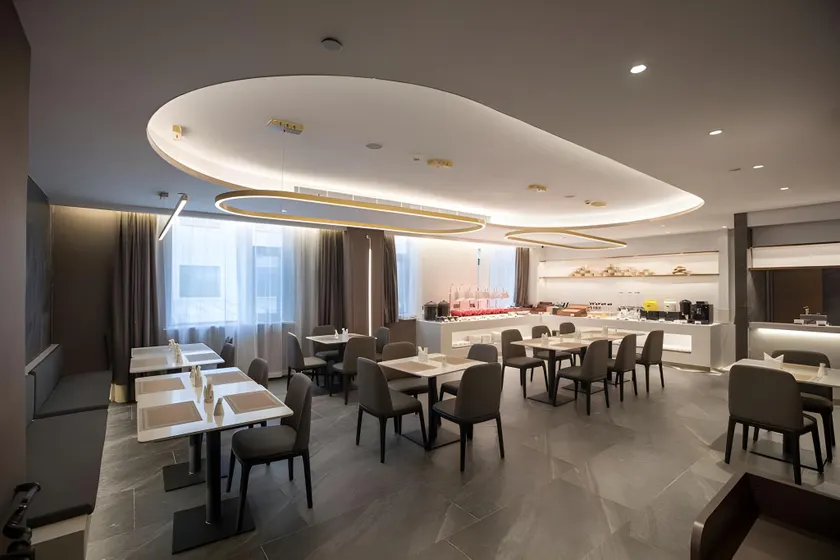 Home Inn Plus Jinan Quancheng Plaza - Image 1