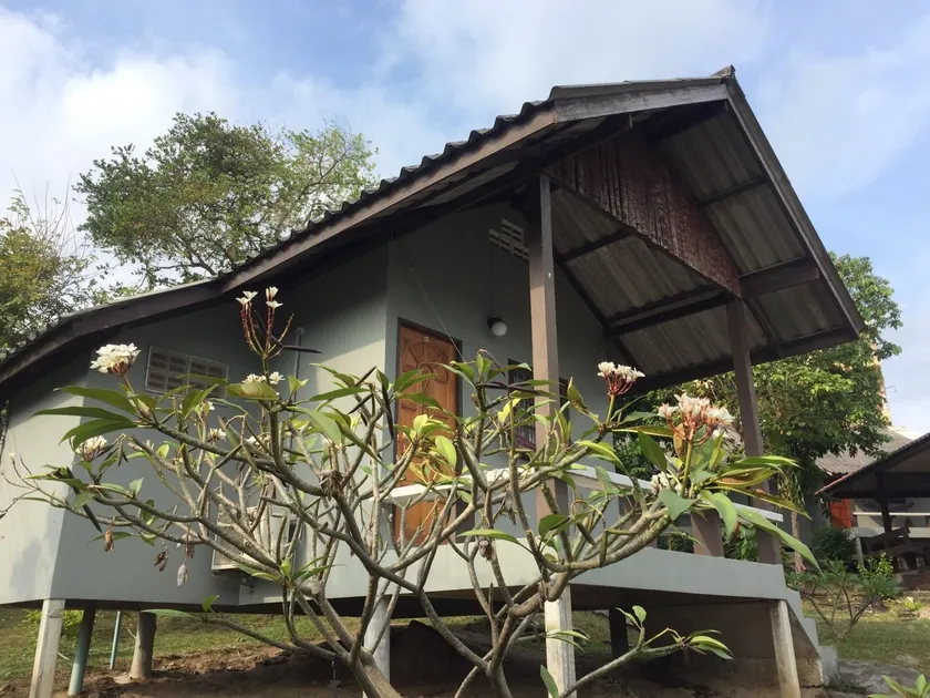 Phupha Bungalow Haad Rin - Image 1
