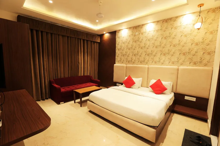 Hotel CG INN - Image 1