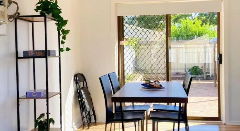 3 Bedrooms Home in Salisbury - Image 1