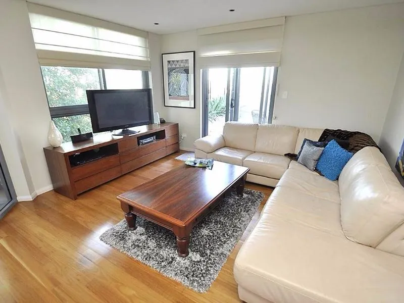 2 Bed North Sydney Self Catering - Image 1