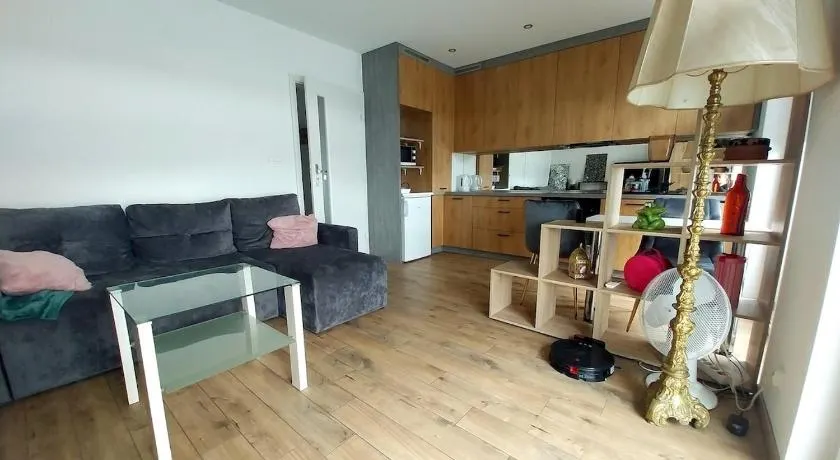 Magical Mirrors Studio Apartment - Image 1