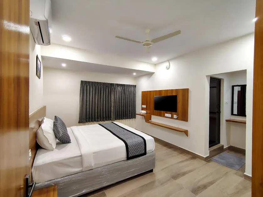 BKR Grand Hotel - Image 1