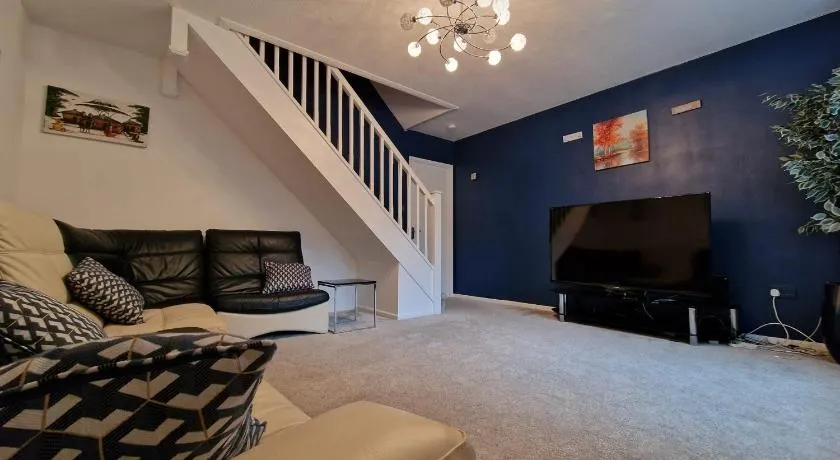 A spare room in a quite cul de sac - Image 1