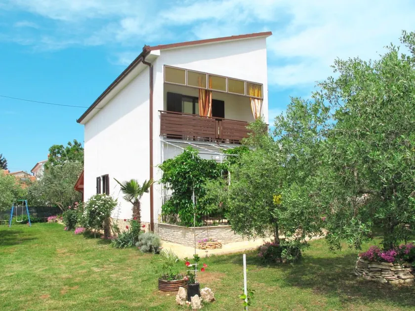 Lara - Image 1