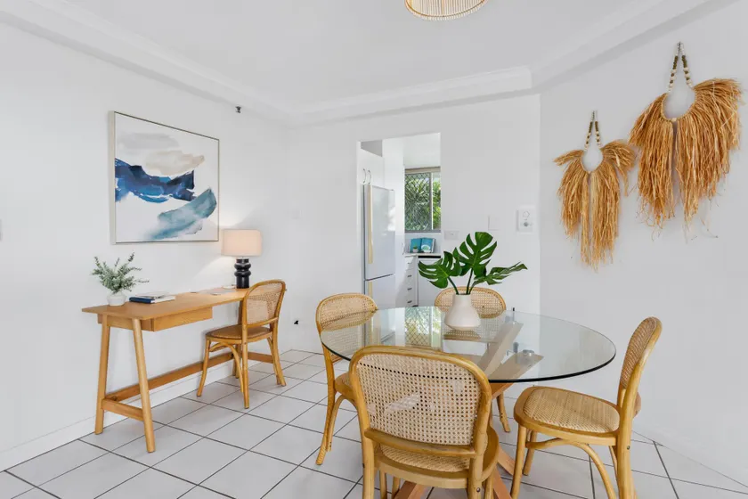 Beachfront 2-Bed with Pool, BBQ & Tennis Court - Image 1