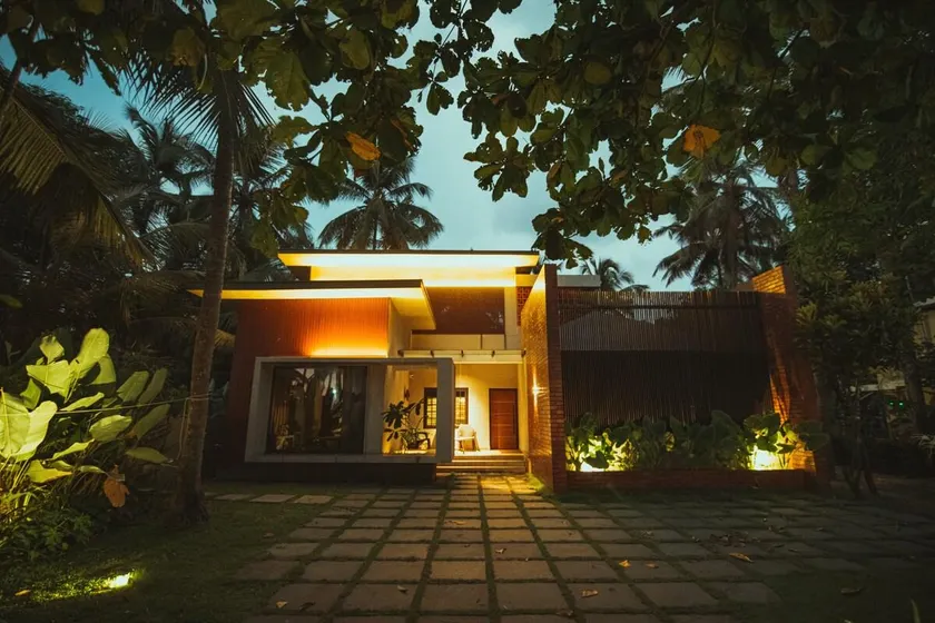 The Mriya, beachfront pool villa - Image 1