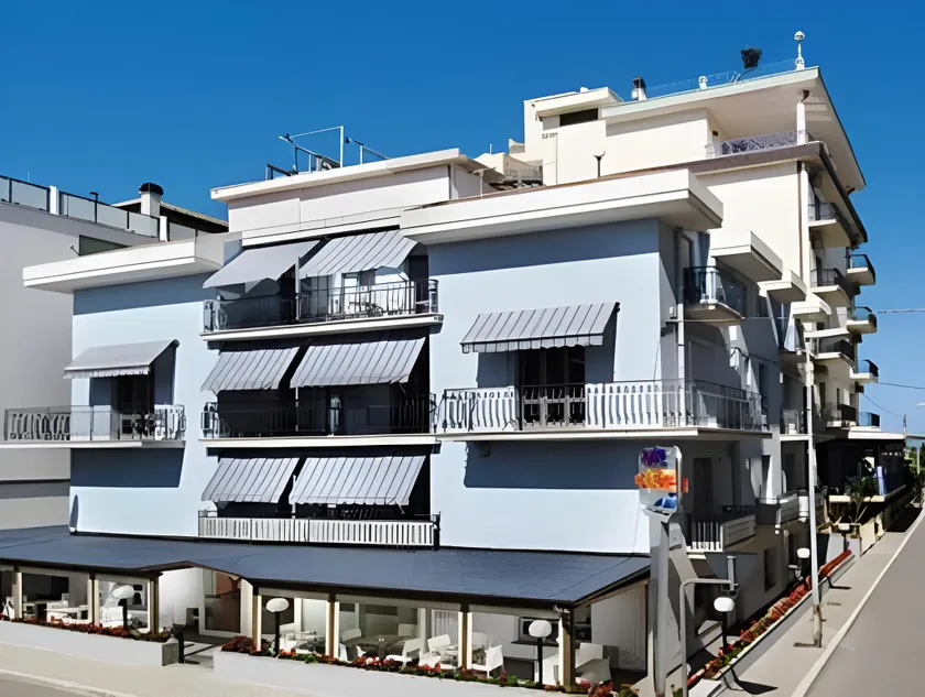 Hotel Le Soleil - Image 1