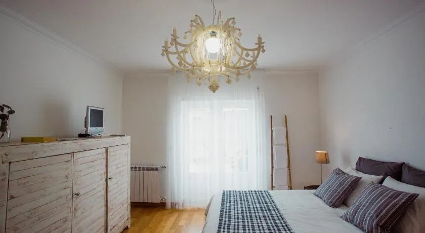 White Guest House - Image 1