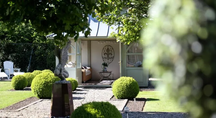 Green Cottage - Image 1